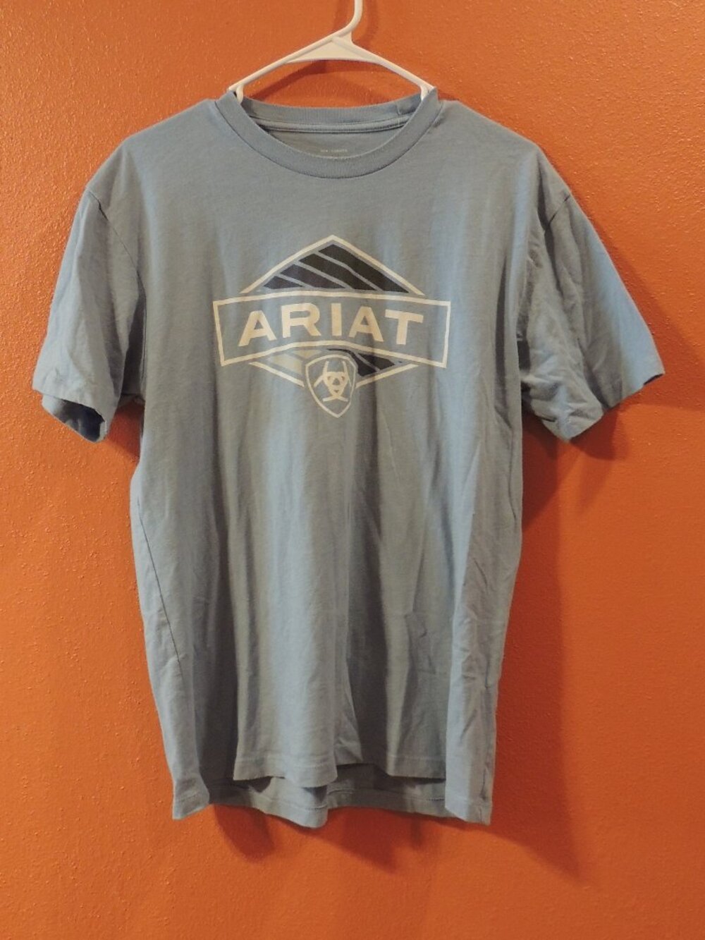 Ariat Shirt Men Medium Blue White Travel Vacation Outdoor Work Shirt